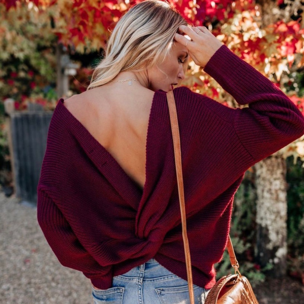Don’t Get It Twisted Vici Sweater in Burgundy